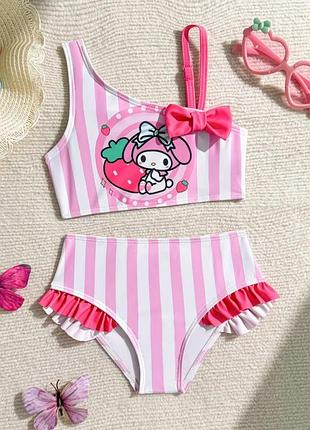 Новый купальник на 6-7 лет.