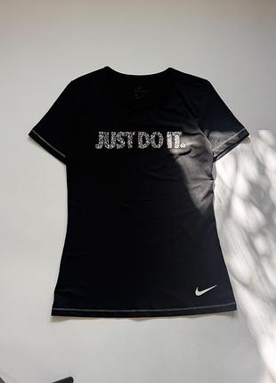Жіноча спортивна футболка / майка nike