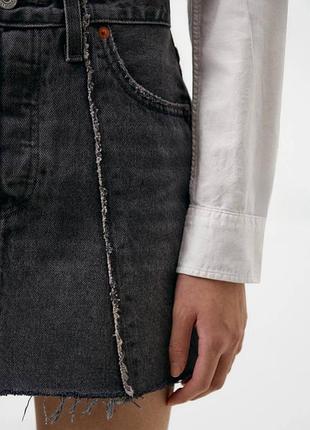 Джинсова спідниця від levi’s з необробленим краєм
