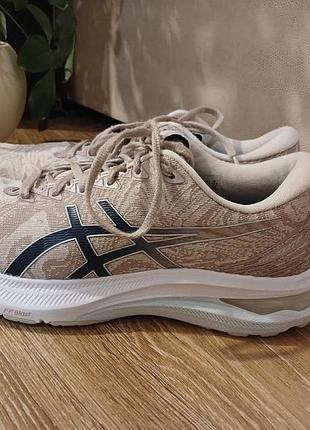 Жіночі кросівки asics