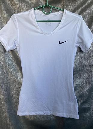 Жіноча спортивна футболка   nike