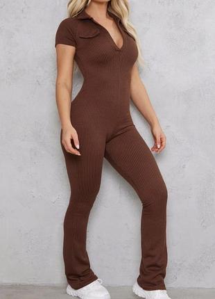 Шоколадный длинный комбинезон с ребристым узором prettylittlething