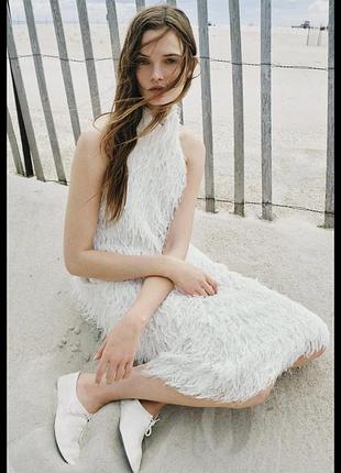 Сукня zara з пірʼям бахрома плаття міді з торочками і коміром хальтер