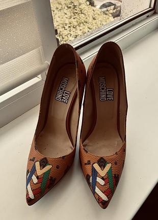 Туфлі love moschino