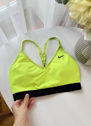 Салатовий спортивний топ nike з чашечками