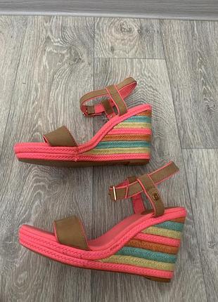 Босоніжки tommy hilfiger surf shack на танкетці / еспадрильї (38-39 р, 24.5-25 см)