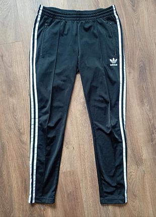 Брендовые спортивные штаны adidas.
