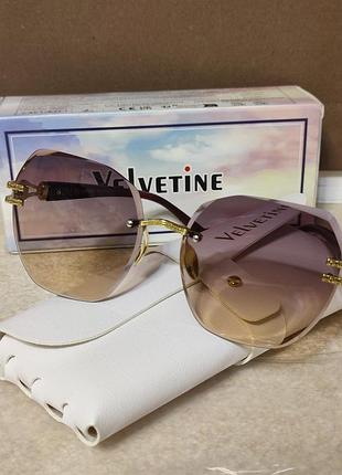 Стильные солнцезащитные очки velvetine