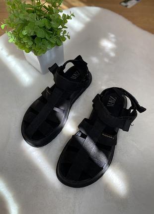Босоніжки сандалі zara