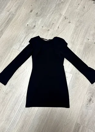 Чорна сукня zara із відкритою спиною