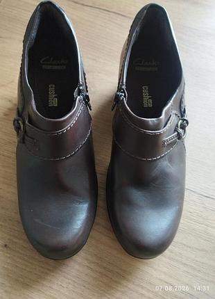 Нові жіночі туфлв-лофери від clarks.