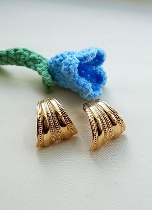 Avon"textured hoops large" вінтажні сережки, золотисті ефектні, стиль, модні, бренд, вінтаж