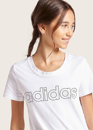 Біла спортивна бааовняна футболка adidas essentials 9-10 років, 140 см