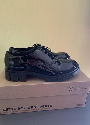 Лаковые лоферы clarks в оригинальной упаковке.