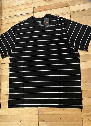 Продам футболку levi's slight pirate black. орігінальну.