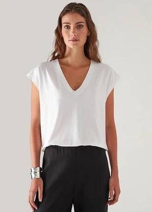 Котонова футболка з v вирізом zara