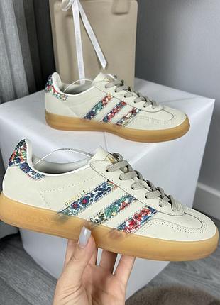 Жіночі оригінальні кросівки adidas gazelle indoor