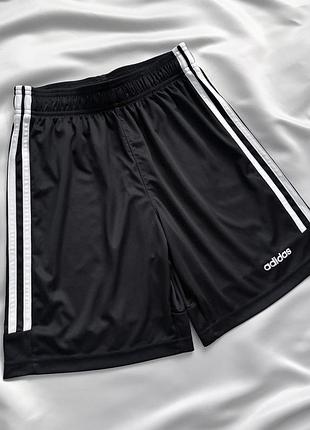 Спортивні шорти для тренувань та активних видів спорту adidas