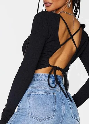 Топ з відкритою спиною на зав'язках prettylittlething