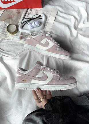 Стильні жіночі кросівки nike w dunk low pink -metallic gold