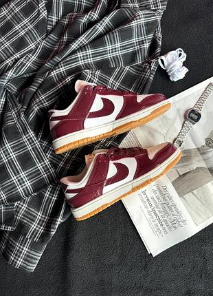 Стильные женские кроссовки nike sb dunk “burgundy croc”