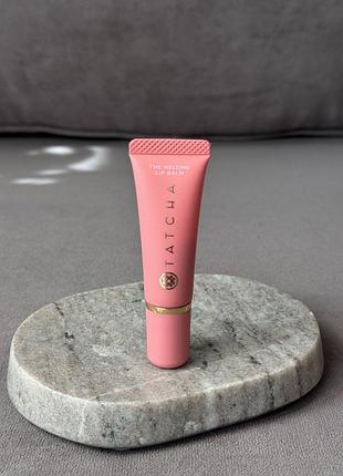 Тонований бальзам для губ із ефектом об'єму tatcha the melting lip balm pinku 6 г