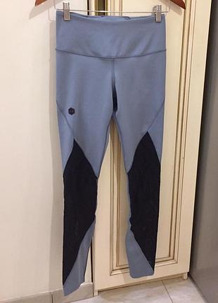 Нові.скульптуруючі легінси under armour headgear by celliant signature logo mesh trim leggings grey оригінал.зі свіжих колекцій