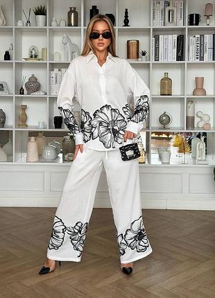 Білий акцентний костюм chanel квіти