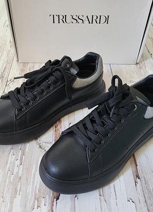 Стильные кроссовки trussardi new yrias sneakers в классическом черном цвете. оригинал. размер 38 (24,5)