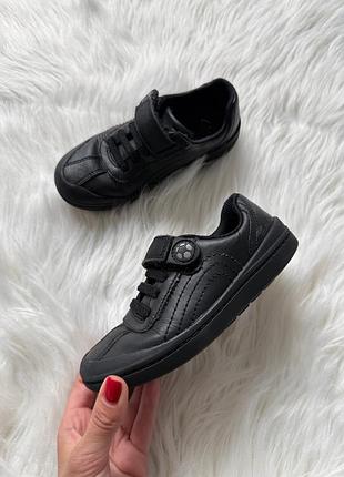 Кросівки з натуральноі шкіри clarks