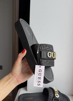 Шльопанці guess