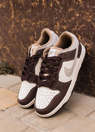 Nike sb dunk 
• brown / cream •