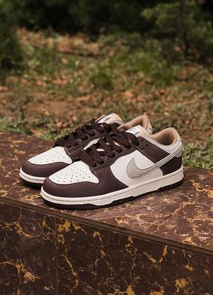 Nike sb dunk 
• brown / cream •