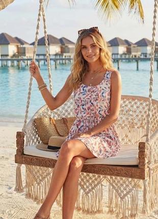 Очаровательное легкое платье платья от shein 38 р-р с принтом листьев