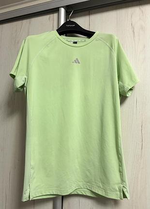 Спортивная светло-зеленая футболка adidas