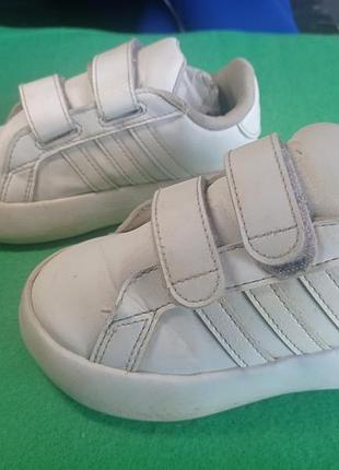 Кросівки adidas 26 розмір