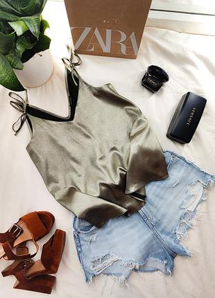 Стильний металізований топ на регулюючих бретелях від river island.