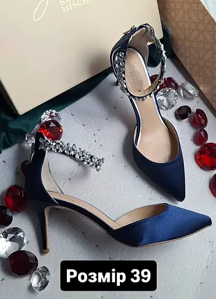 Badgley mischka оригінал темно сині сатинові вечірні босоніжки з камінням та стразами