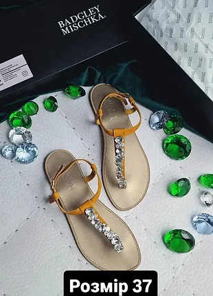 Badgley mischka оригінал шкіряні жовті сандалі з камінням