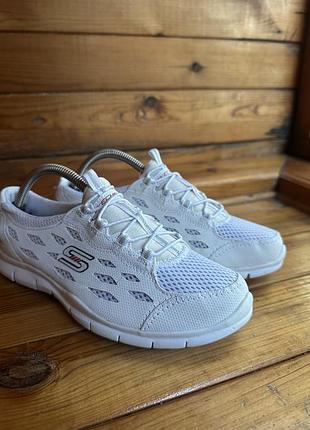 Кросівки skechers білого кольору