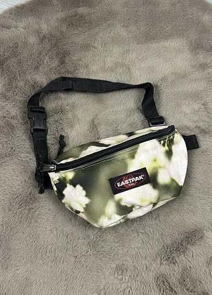 Жіноча оригінальна бананка eastpak