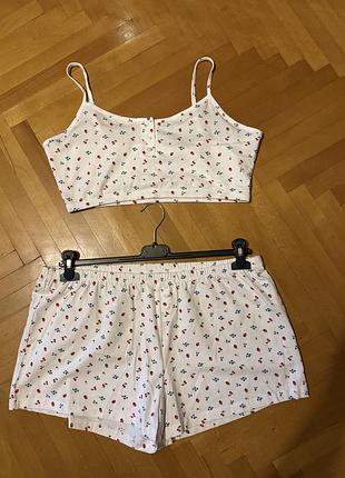 Нова піжама з вишеньками від primark у розмірі л