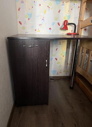 Стіл письмовий