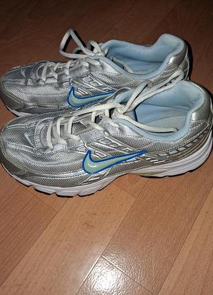 Кросівки жіночі nike