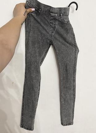 Сірі джегінси 146 см 10-11 років з потертостями від бренду h&m