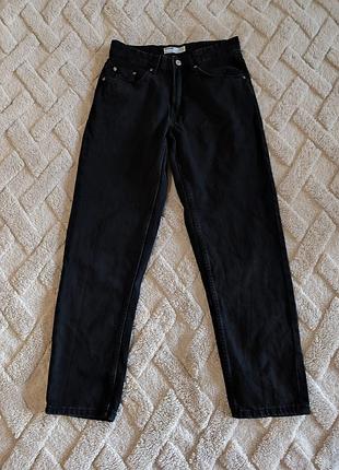 Черные джинсы мом женские от bershka