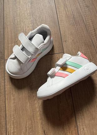 Легесенькі кросівки adidas