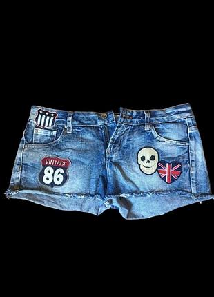 ​стильні джинсові шорти denim co. з патчами та потертостями (розмір eur 36 / s)