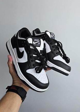 Nike sb dunk 
• black / white •