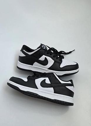 Nike sb dunk 
• black / white •